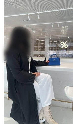 عباية رنيم – رقي ناعم بلون كحلي فخم