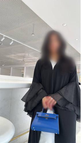 عباية اورقانزا – سواد فاحم ولمسة ملكية فاخرة