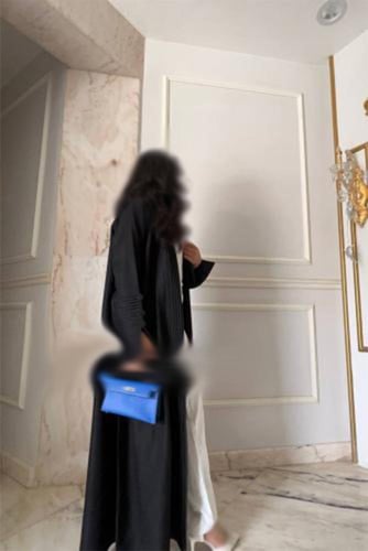 عباية رنيم – رقي ناعم بلون كحلي فخم