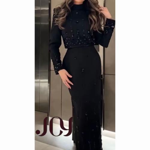 طقم قطعتين مزين بكرستال راقي