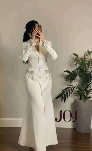 فستان سهره طويل مزين بكرستال ابيض