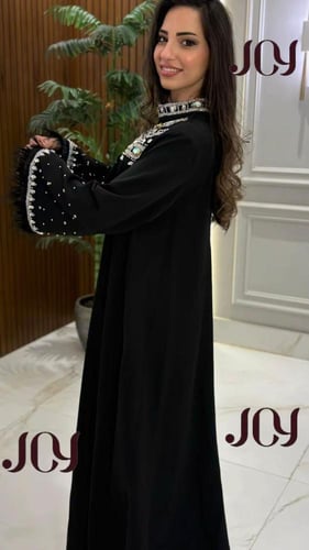 جلابيه نسائي طويل باللون الأسود الكلاسيكي، بتصميم...