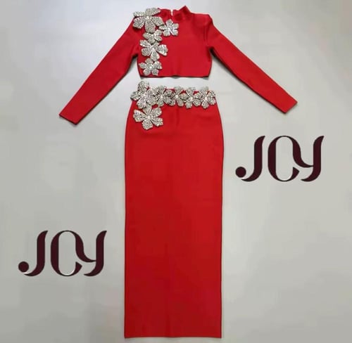 طقم قطعين تنوره مزين بكرستال احمر