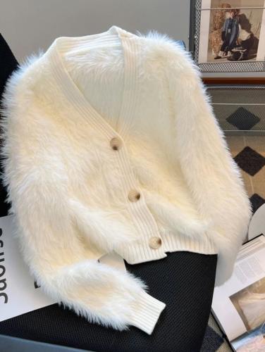 بلوزة كارديغان نسائي فرو ناعم بأزرار – إطلالة شتوي...