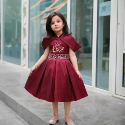 فستان فاخر للبنات باللون العنابي