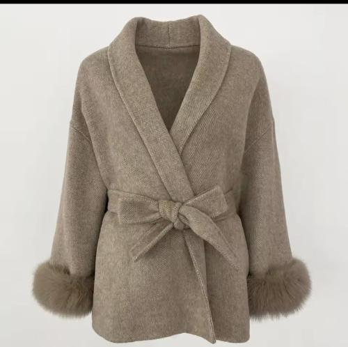 جاكيت كاشميري قصير من الطوق