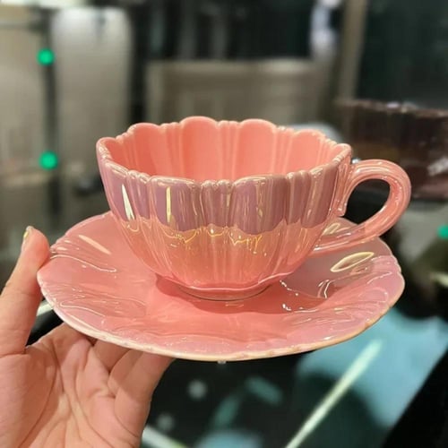 كوب قهوة بتصميم بتلة اللؤلؤ