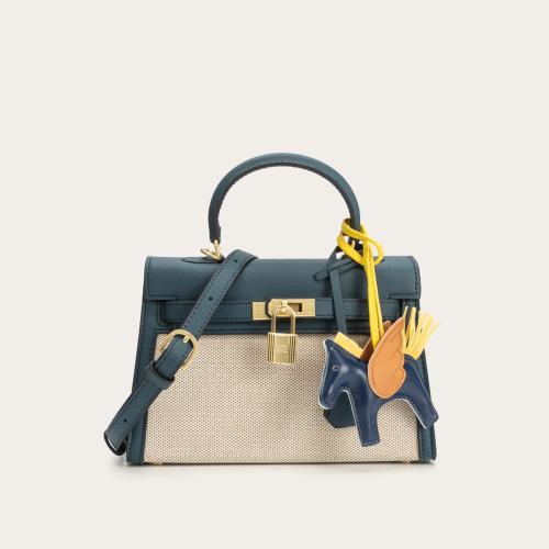 شنطة نسائية مقاس صغير باللون الأزرق