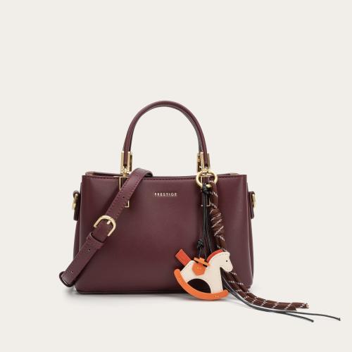 شنطة نسائية باللون العنابي