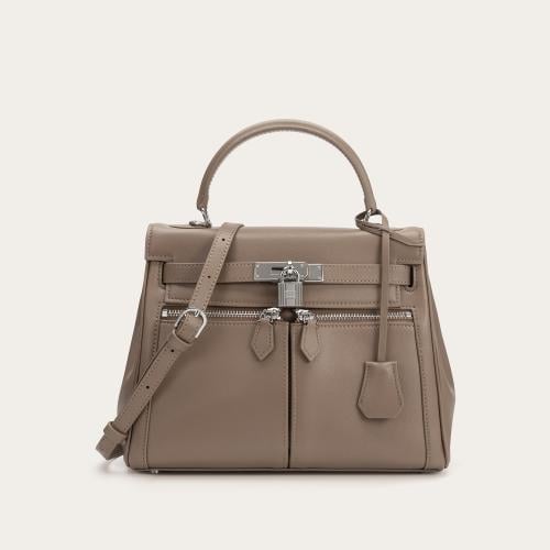 شنطة نسائية كلاسيكية باللون الرمادي