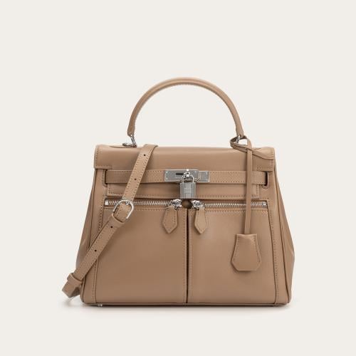 شنطة نسائية كلاسيكية باللون المشمشي