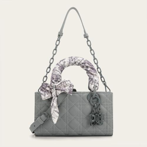 شنطة نسائية أنيقة بلون رمادي