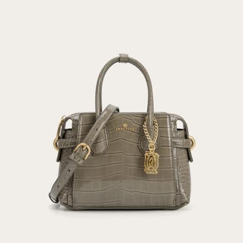 شنطة نسائية باللون الرمادي