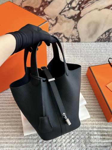 Hermes bucket bags حقيبة دلو هرمز ( اسود )