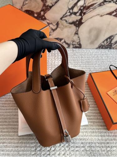 Hermes bucket bags حقيبة دلو هرمز (بني جملي )