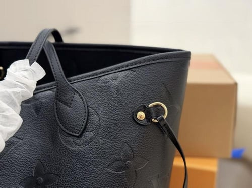 LV bag ( اسود ) شنطة لويس فيتون