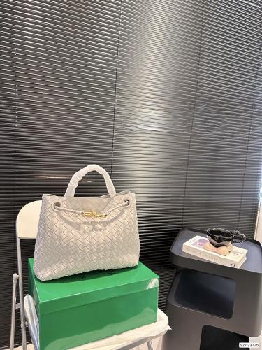 بوتيغا انديامو ( اوف وايت )