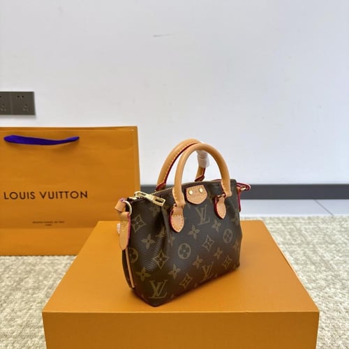 LV bag شنطة لويس فيتون