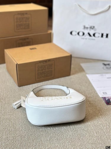 شنط كوتش ابيض