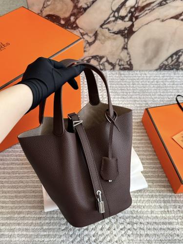 Hermes bucket bags حقيبة دلو هرمز (اسبريسو )