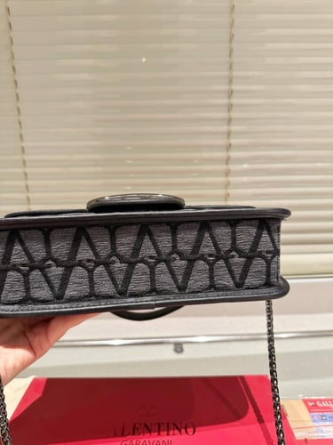 فالنتينو ( اسود ) Valentino loco bags