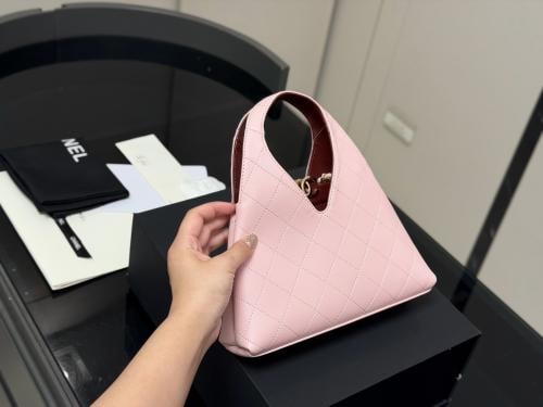 شانيل وردي Chanel bag