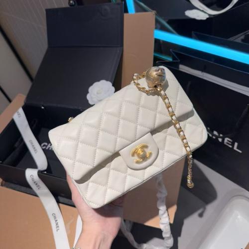 شانيل ( ابيض ) Chanel bag