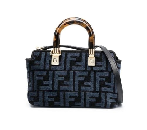 شنط FENDI كحلي