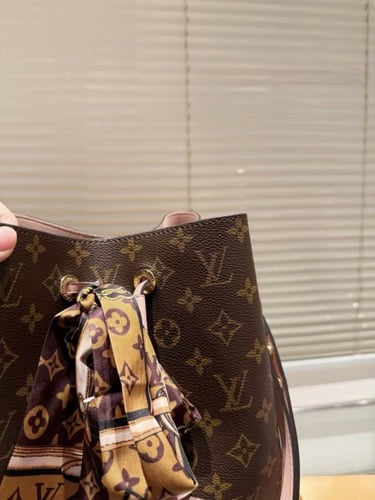 LV Neonoe bag ( وردي)