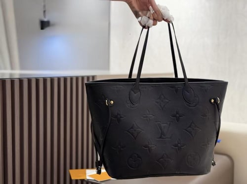 LV bag ( اسود ) شنطة لويس فيتون