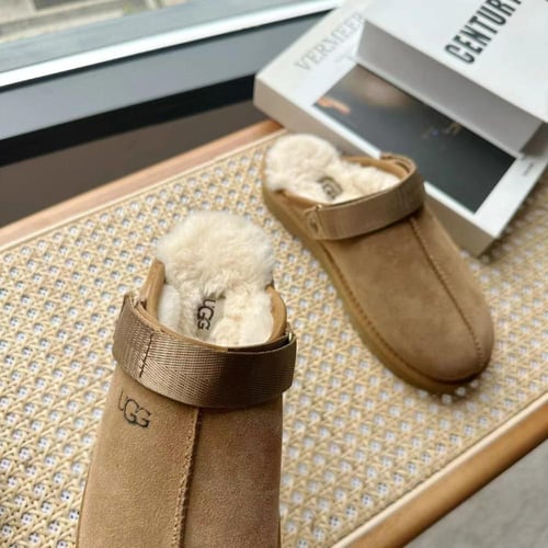 حذاء UGG