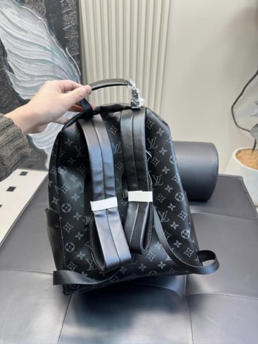 حقيبة الظهر ( اسود ) LV bag