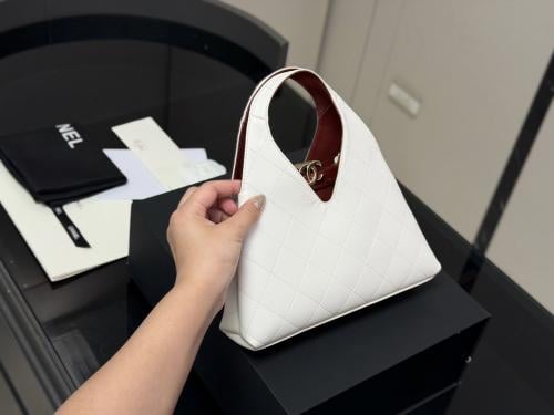 شانيل ابيض Chanel bag