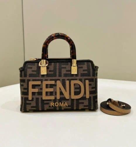شنط FENDI اسود بني