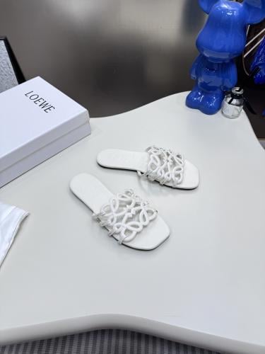 سليبر لويڤي ( ابيض ) Loewe slippers