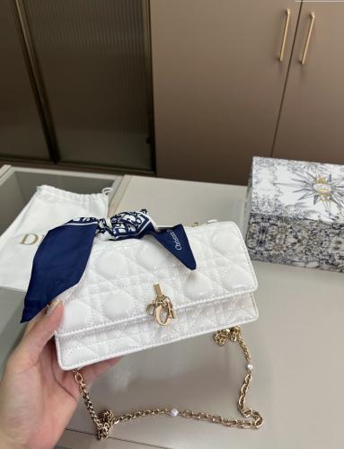 حقيبة ديور ( ابيض لمعه ) Dior Miss bag