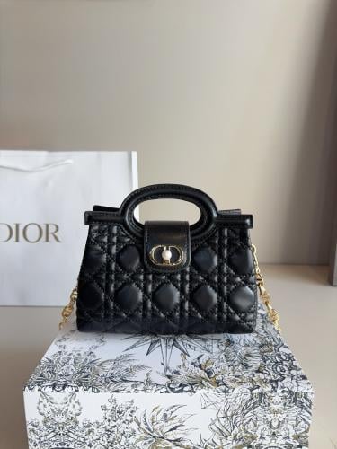 حقيبة ديور ( اسود ) Dior Montiaingne bag