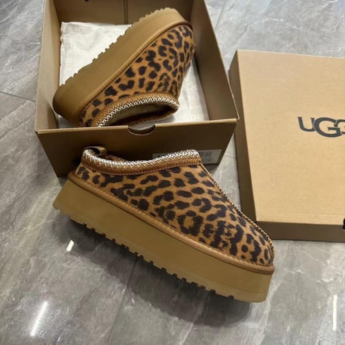 حذاء UGG