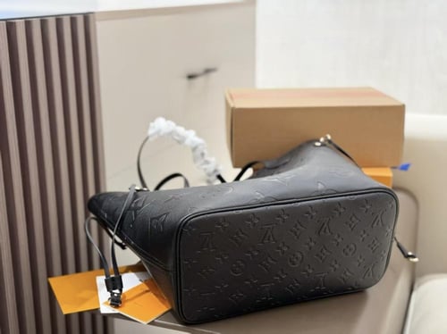 LV bag ( اسود ) شنطة لويس فيتون