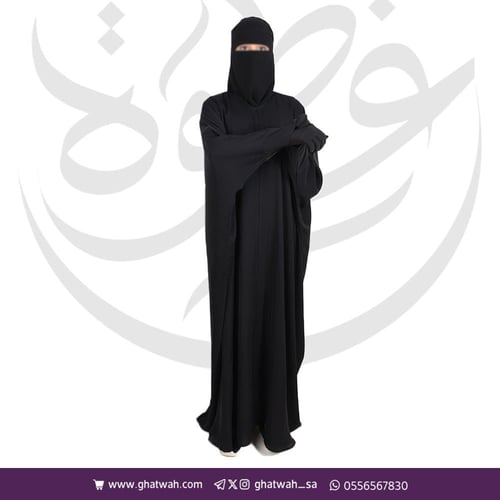 عباية كتف ندى زرار من الأمام
