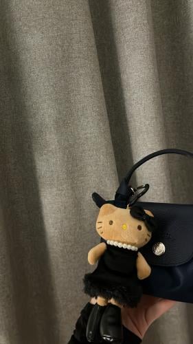 ميدالية هيلوكيتي لون اسود