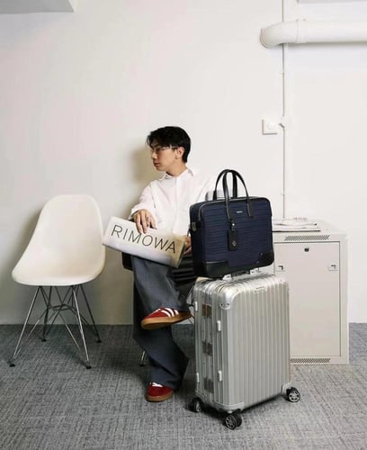 حقيبة أعمال ماركة ( ريموا )