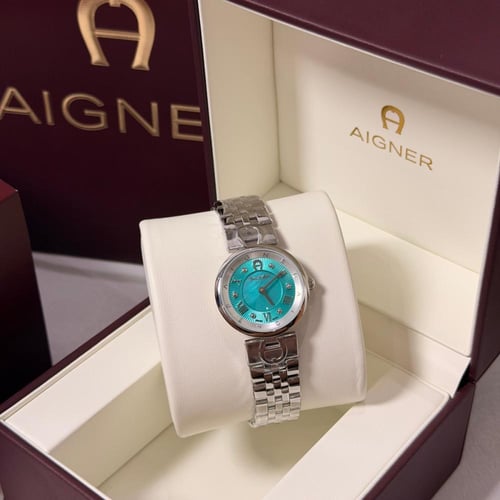 ساعة أقنر نسائي