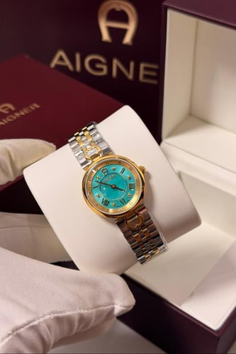 ساعة أقنر نسائي