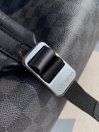 حقيبة ظهر لويس فيتون