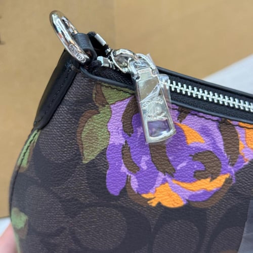 حقيبة يد كوتش وسط