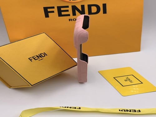 غلاف أيفون 17 فندي