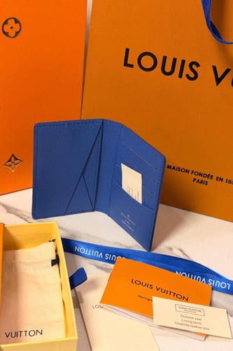 محافظ بطاقات لويس فيتون