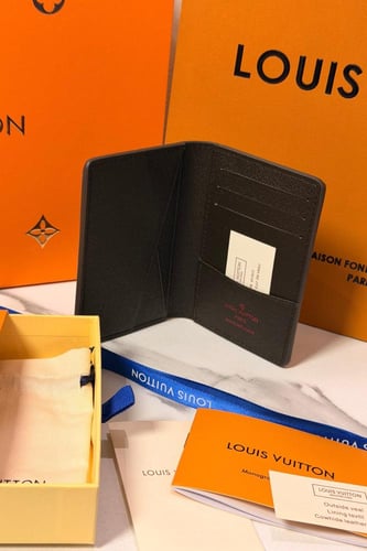 محافظ بطاقات لويس فيتون