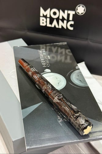 قلم الملكة اليزا بيث من مونت بلانك